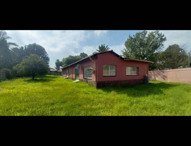 5 BEDROOM HOUSE FOR SALE IN SIMMERFIELD